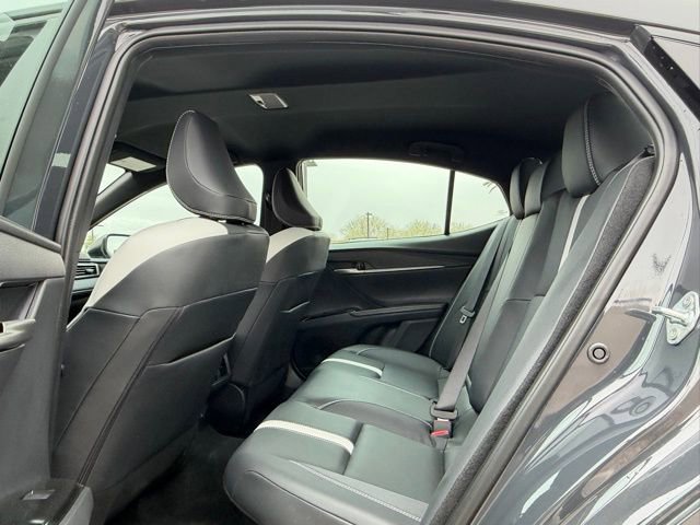 Used 2025 Toyota Camry SE image 13