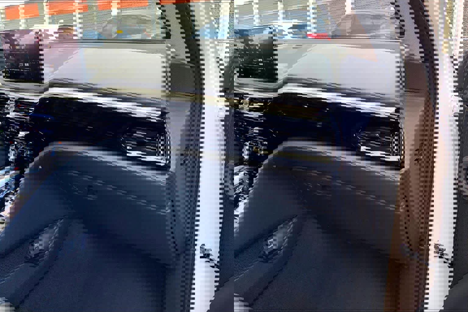 Certified 2025 Acura MDX SH-AWD w/ Technology Package image 17