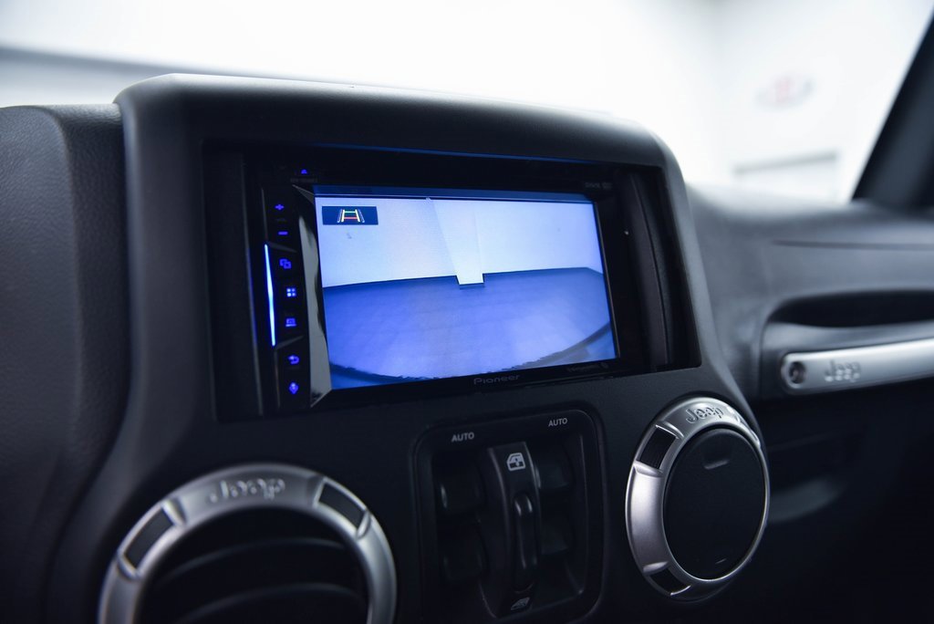 Used 2018 Jeep Wrangler Unlimited Sahara image 18