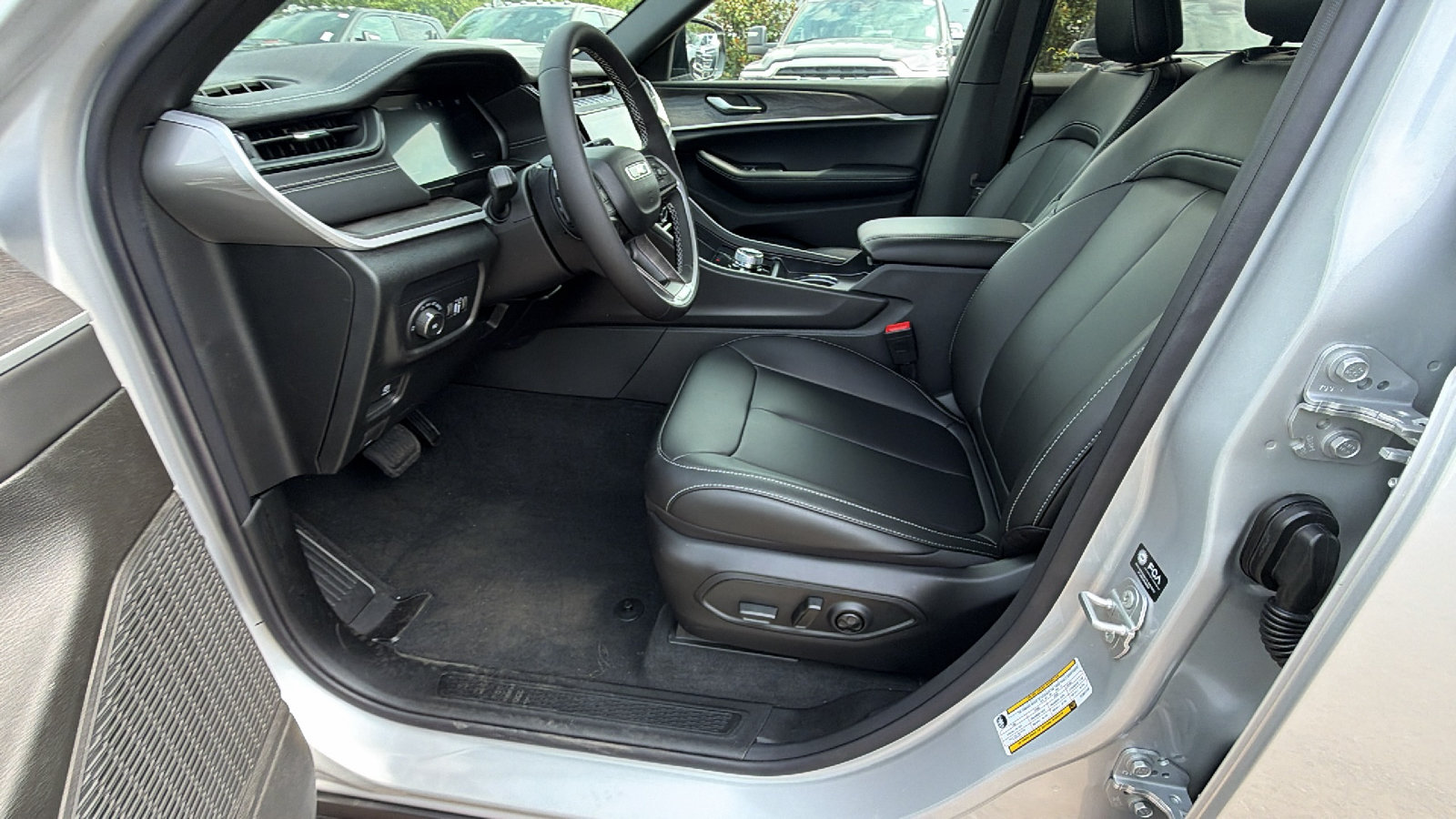 New 2026 Jeep Grand Cherokee Limited w/ Limited Altitude Package AWD/4WD image 18