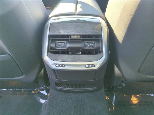 Certified 2025 BMW 740i RWD image 18