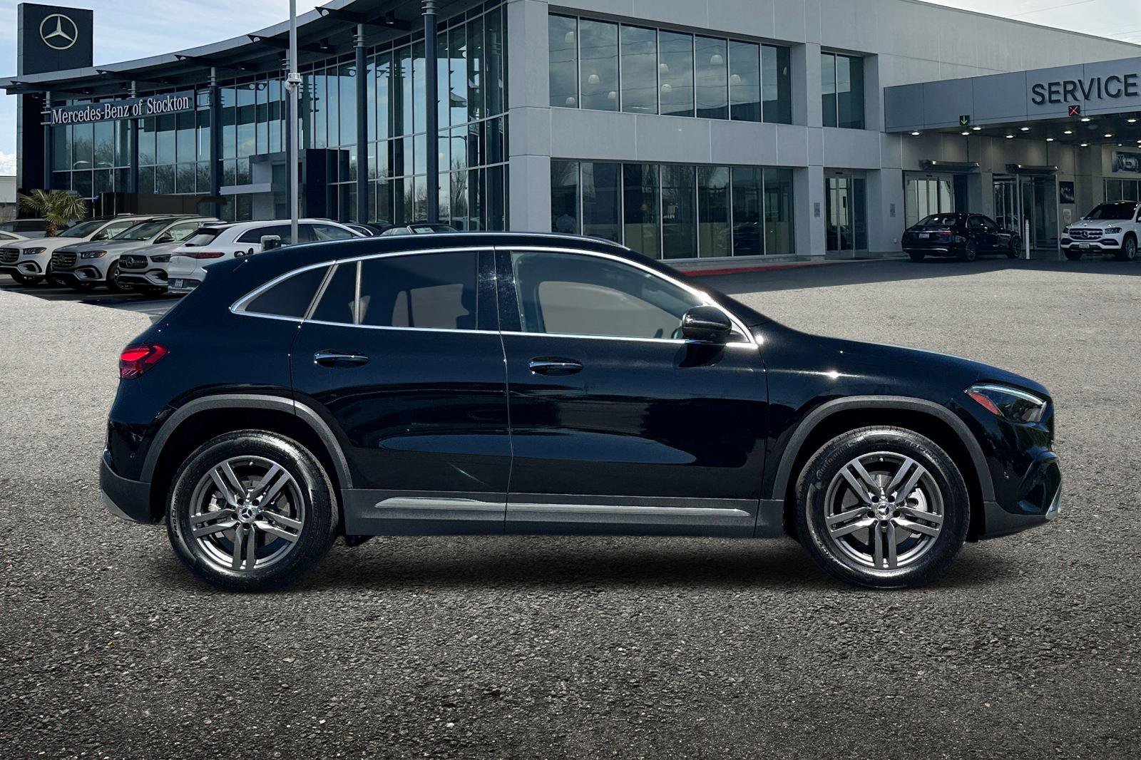Certified 2025 Mercedes-Benz GLA 250 4MATIC image 3