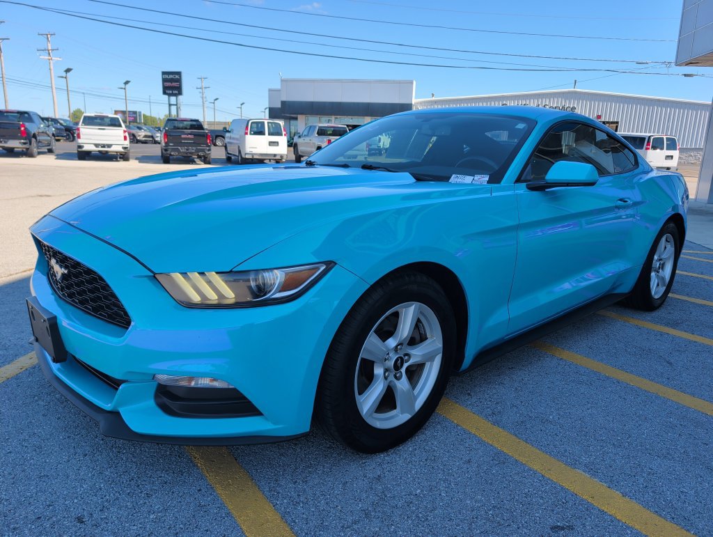 Used 2017 Ford Mustang Coupe RWD image 3