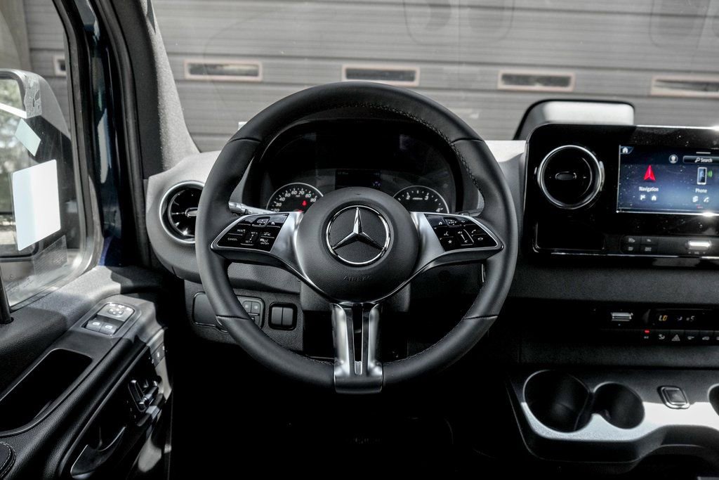 Used 2025 Mercedes-Benz Sprinter 2500 image 19