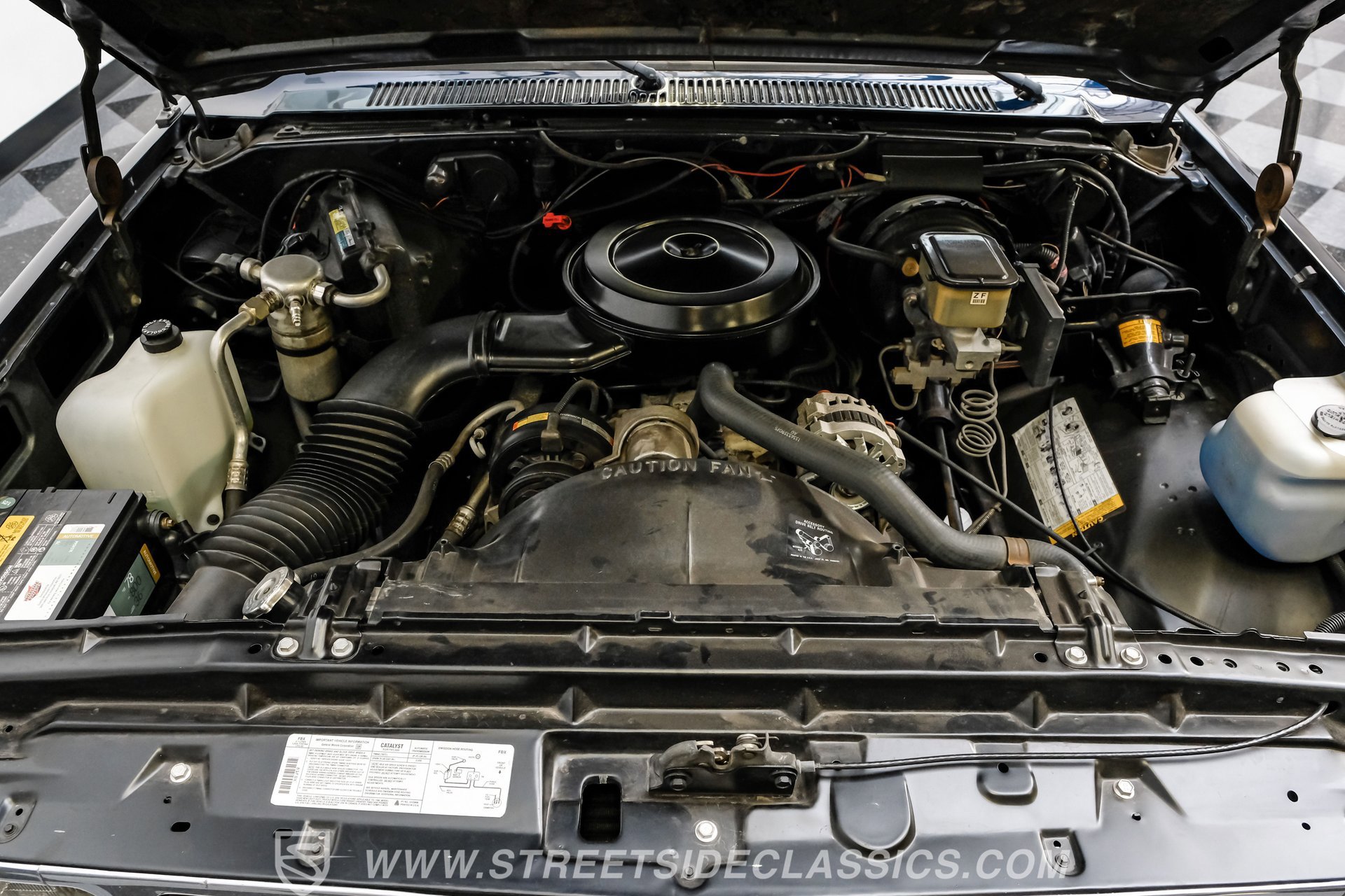 Used 1990 GMC Suburban 4WD image 3