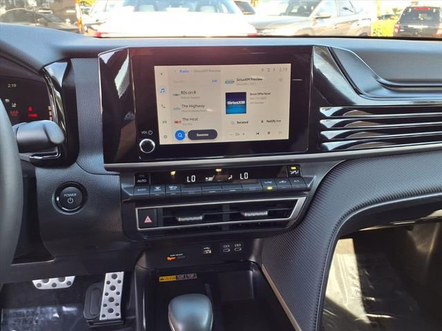 Used 2025 Toyota Camry SE image 17