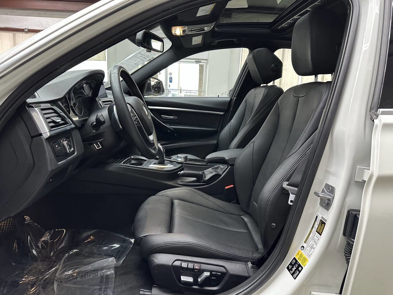 Used 2018 BMW 330i xDrive 330i xDrive AWD 4dr Sedan w/ Convenience Package image 11