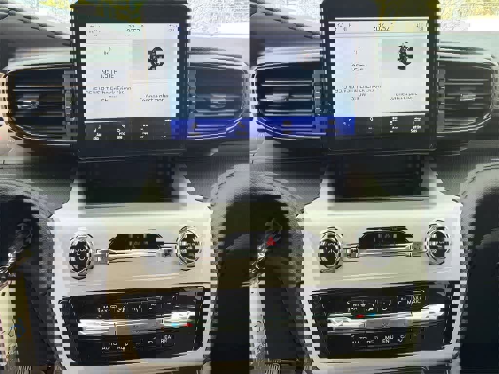 Certified 2024 Ford Explorer 2WD image 27