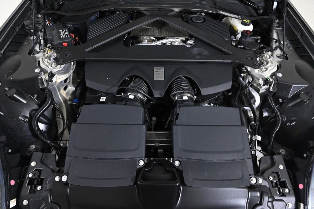 Used 2026 Aston Martin V8 Vantage Coupe image 28