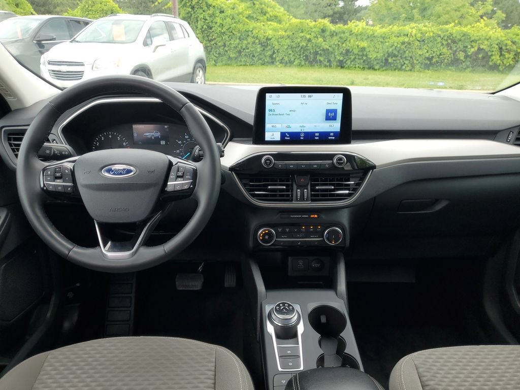 Certified 2022 Ford Escape SE w/ Cold Weather Package AWD/4WD image 16
