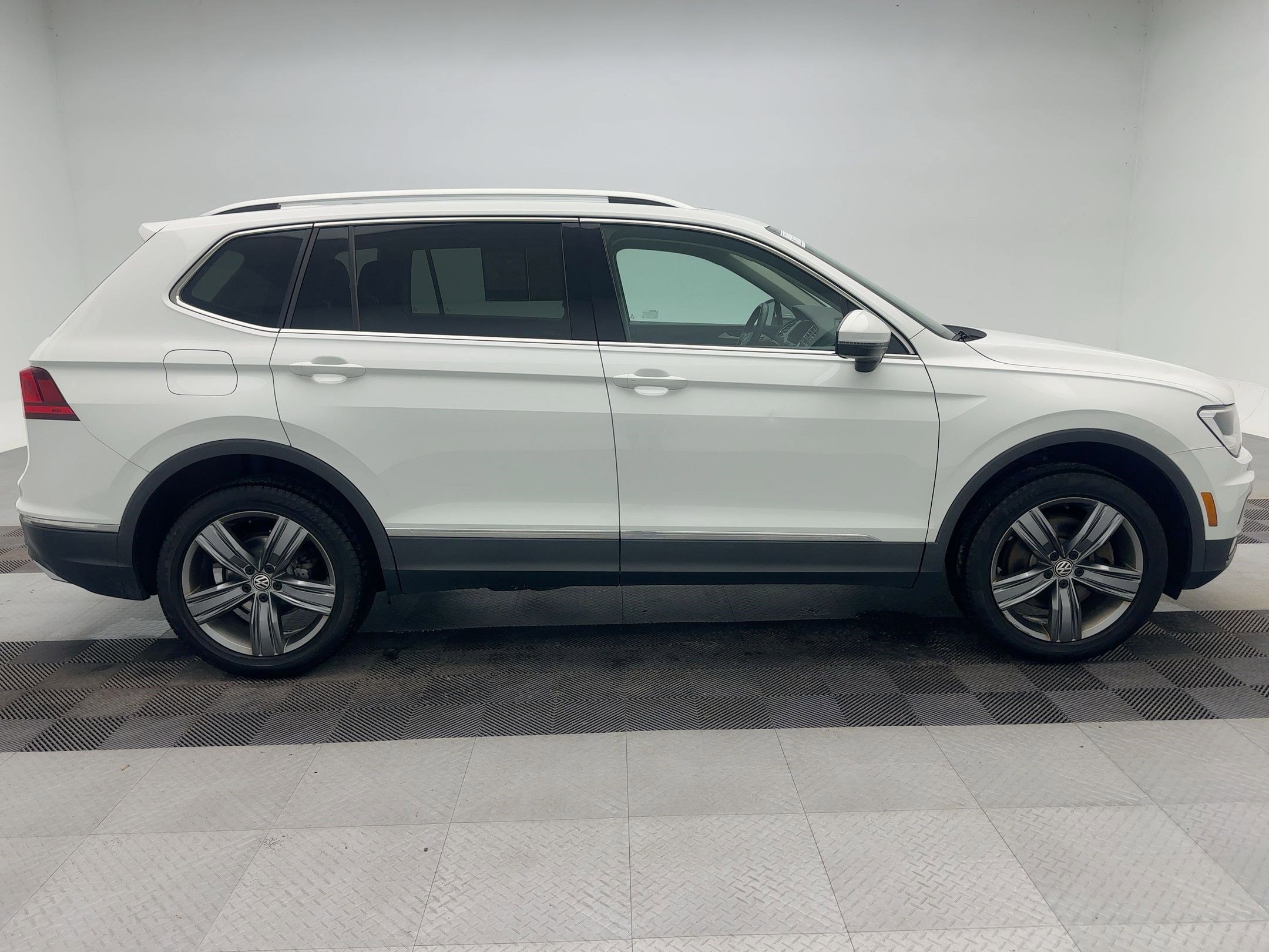Used 2020 Volkswagen Tiguan SEL image 8