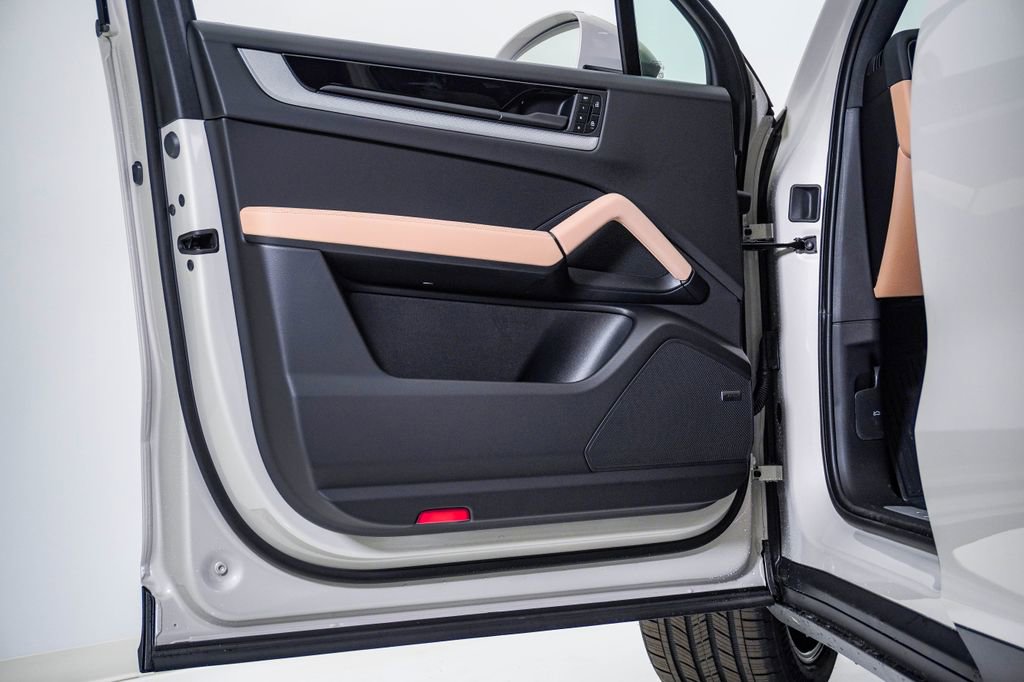 New 2026 Porsche Cayenne image 25