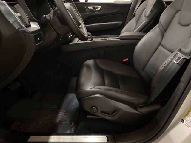 Used 2025 Volvo XC60 B5 Core image 64