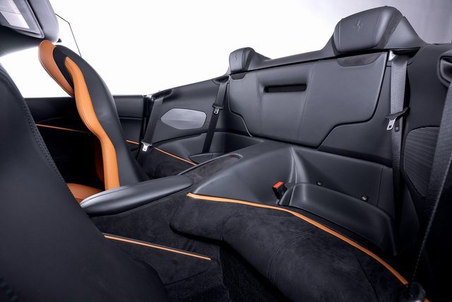 Used 2024 Ferrari Roma Spider image 25