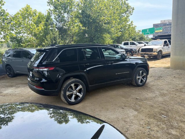 New 2026 Jeep Grand Cherokee Limited w/ Luxury Tech Group II AWD/4WD image 3