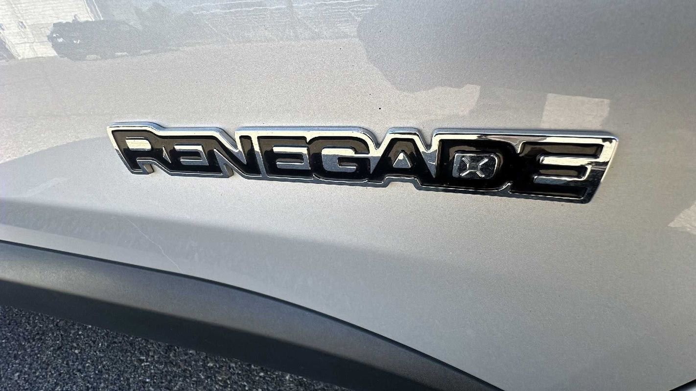 Used 2021 Jeep Renegade Limited w/ Trailer Tow Group image 17