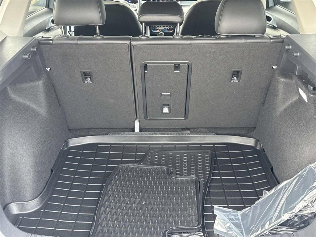 New 2025 Volkswagen Taos SE image 25