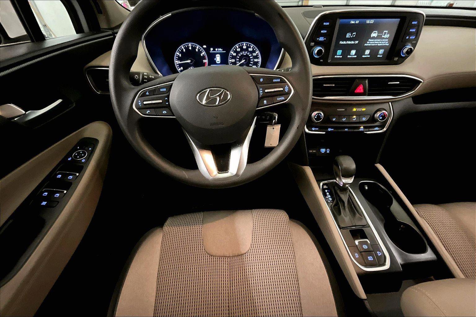 Used 2020 Hyundai Santa Fe SE image 5