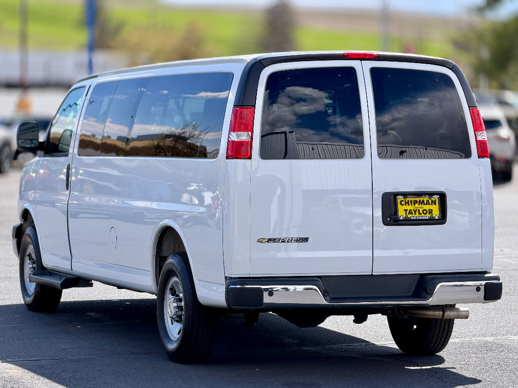 Used 2025 Chevrolet Express 3500 LT w/ LT Preferred Equipment Group RWD image 5