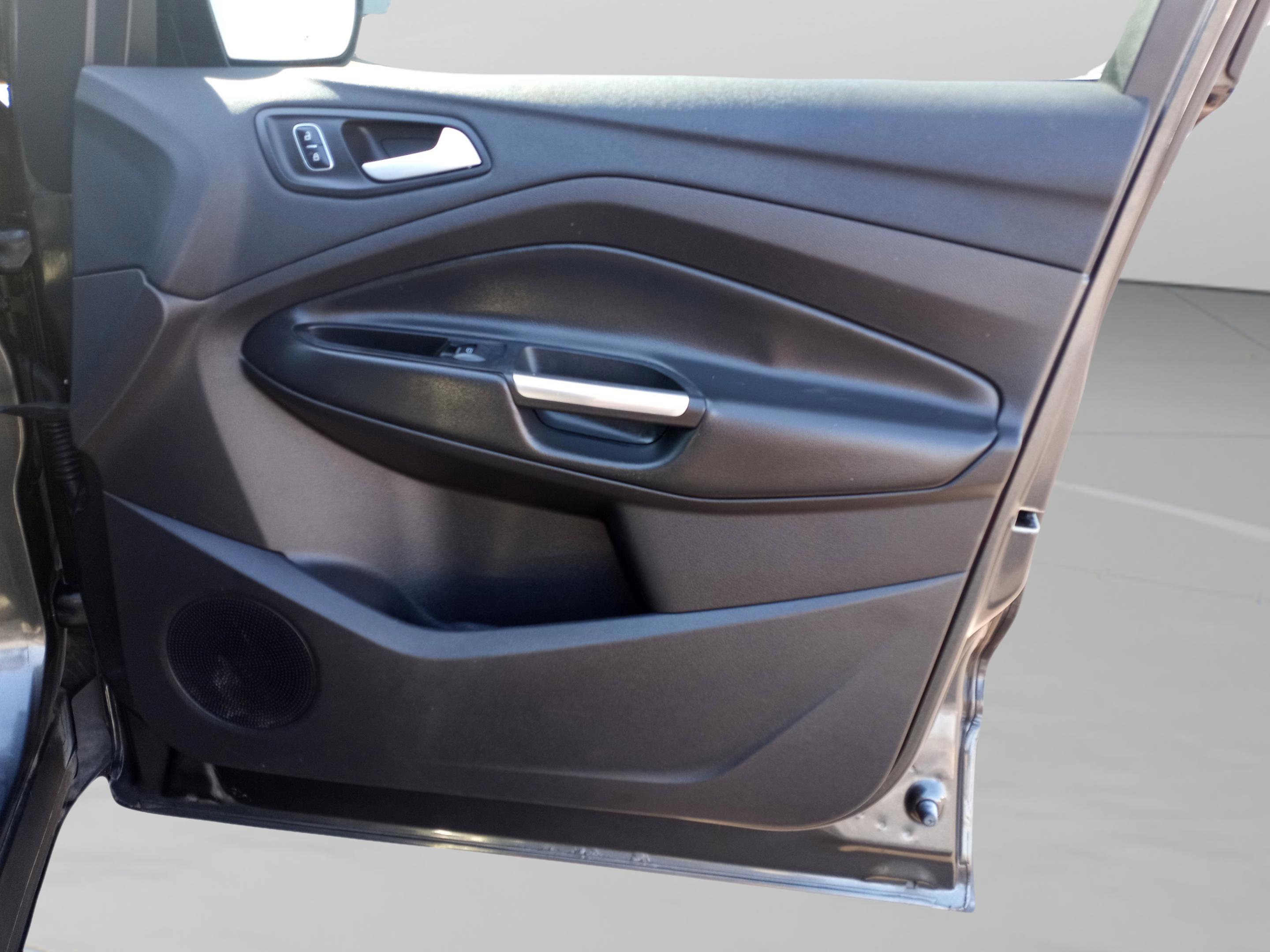 Used 2017 Ford Escape Titanium image 40