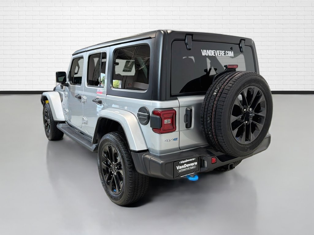 Used 2023 Jeep Wrangler Unlimited Sahara w/ Dual Top Group AWD/4WD image 7