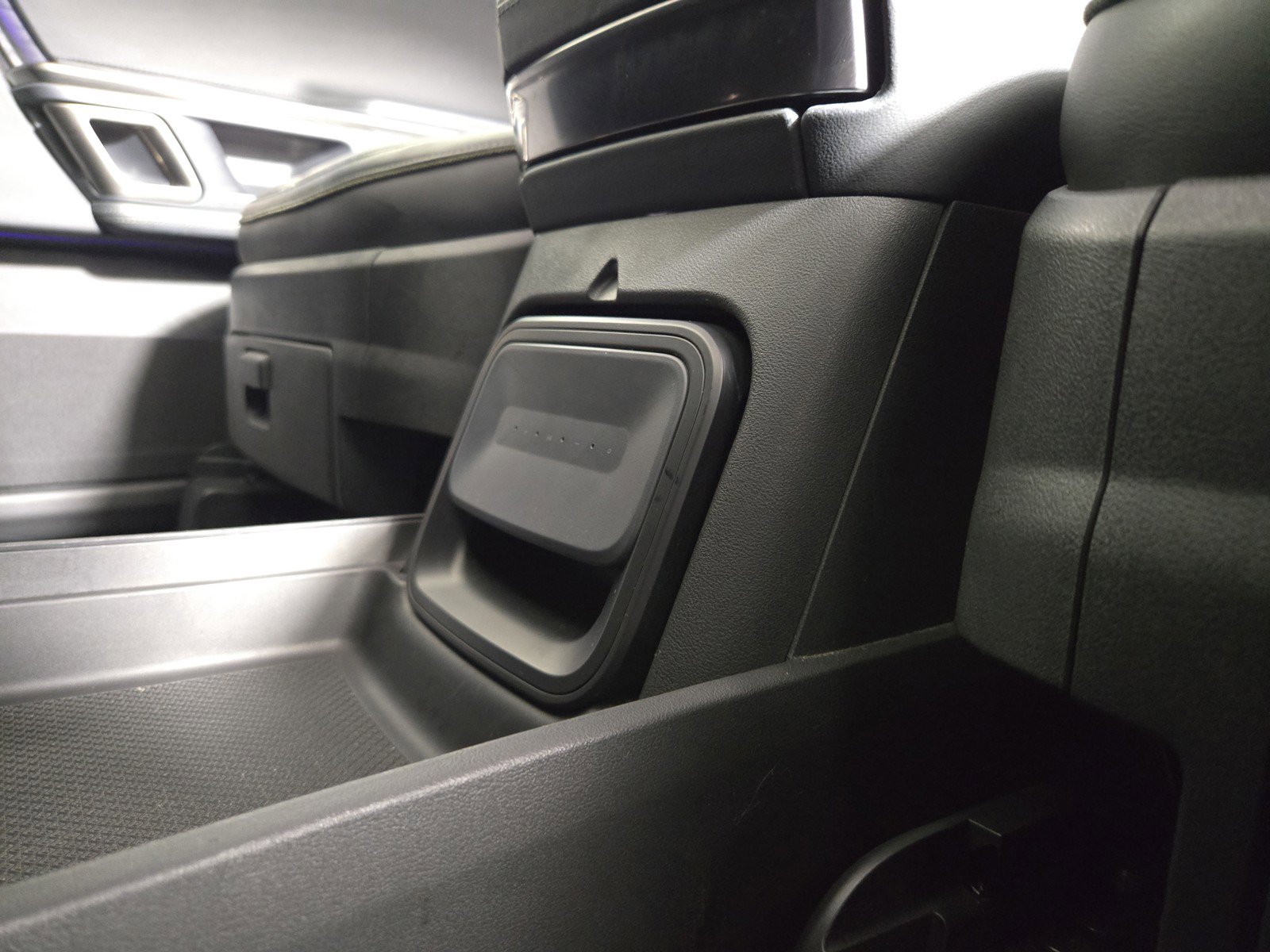 Used 2024 Rivian R1S Adventure AWD/4WD image 33