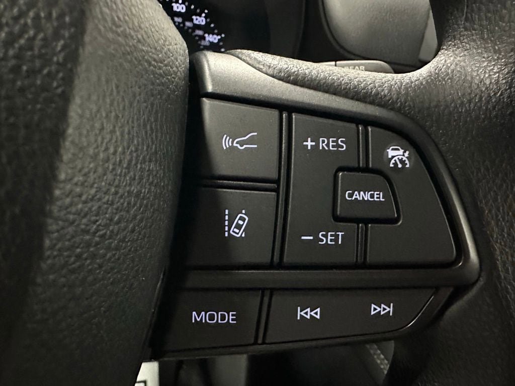 Used 2025 Toyota Sienna LE image 19