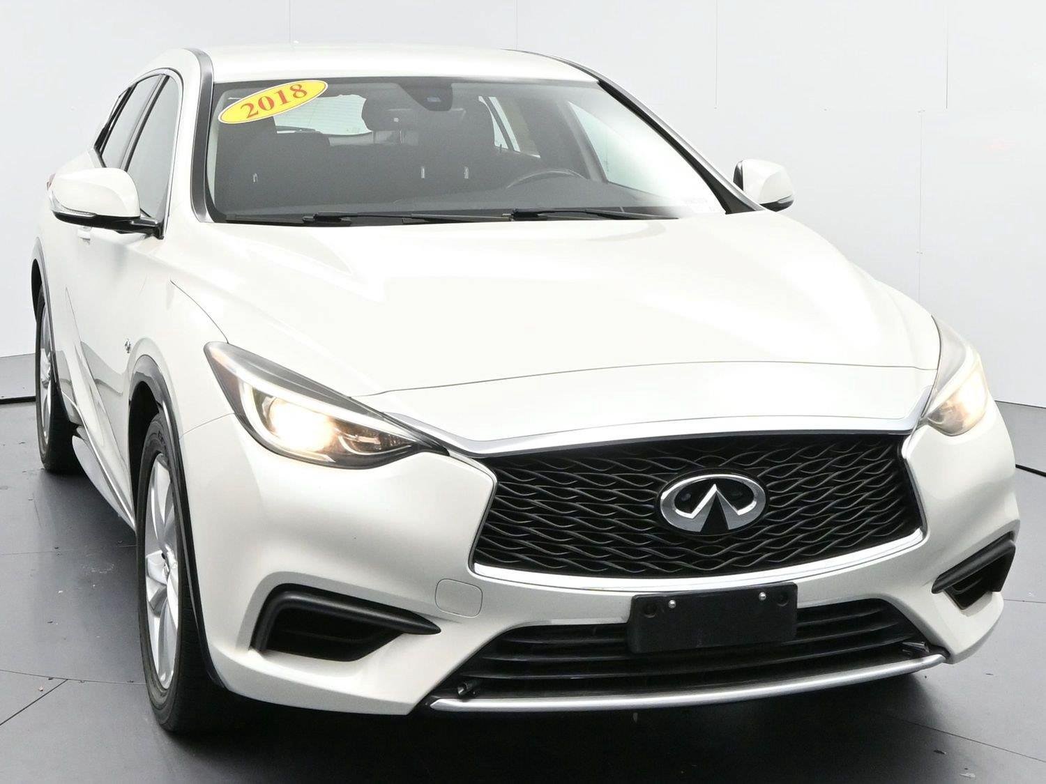 Used 2018 INFINITI QX30 FWD image 2