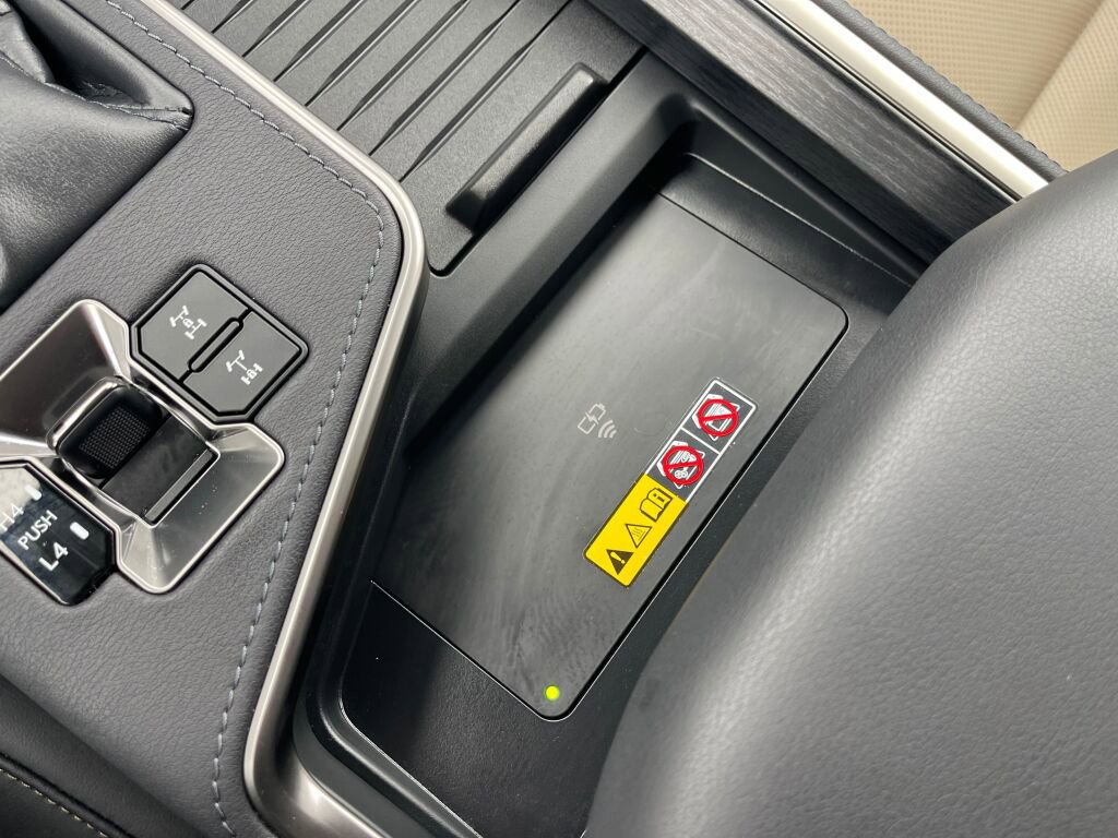 Used 2024 Lexus GX 550 AWD/4WD image 17