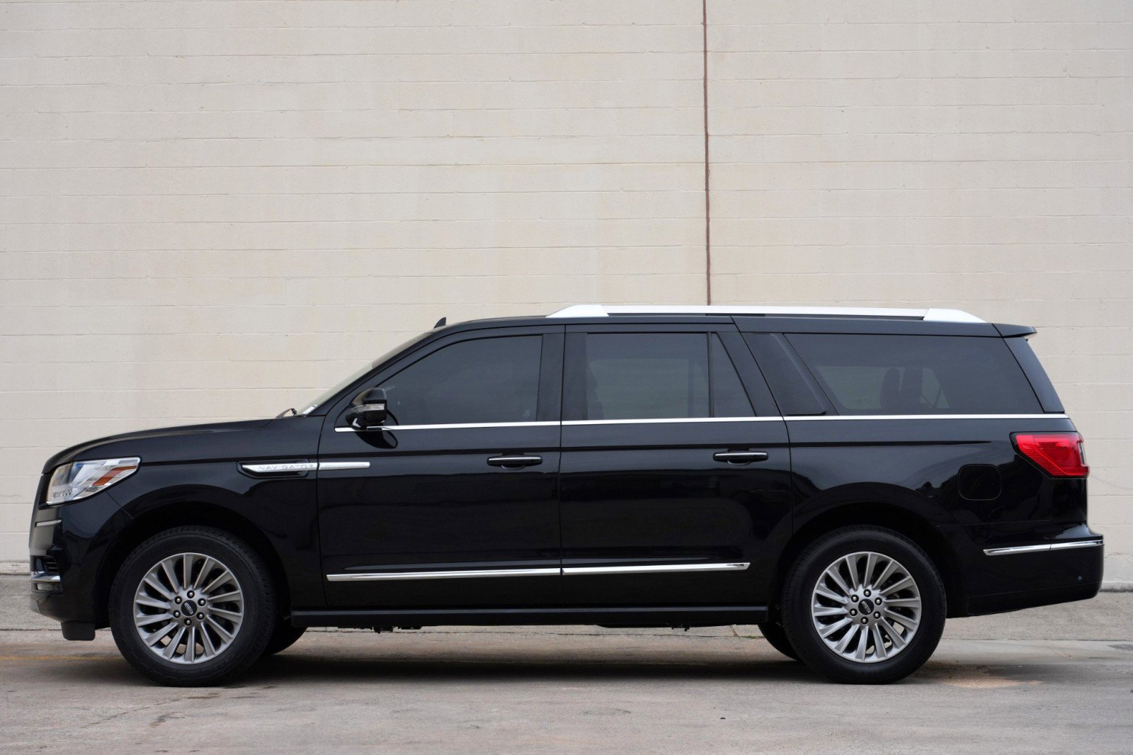 Used 2020 Lincoln Navigator L 4WD image 9