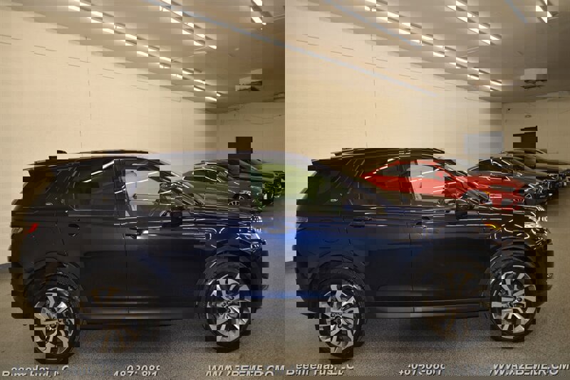 Used 2021 Land Rover Discovery Sport SE R-Dynamic image 8