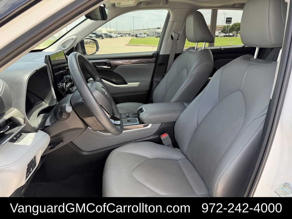 Used 2023 Toyota Highlander Limited image 28