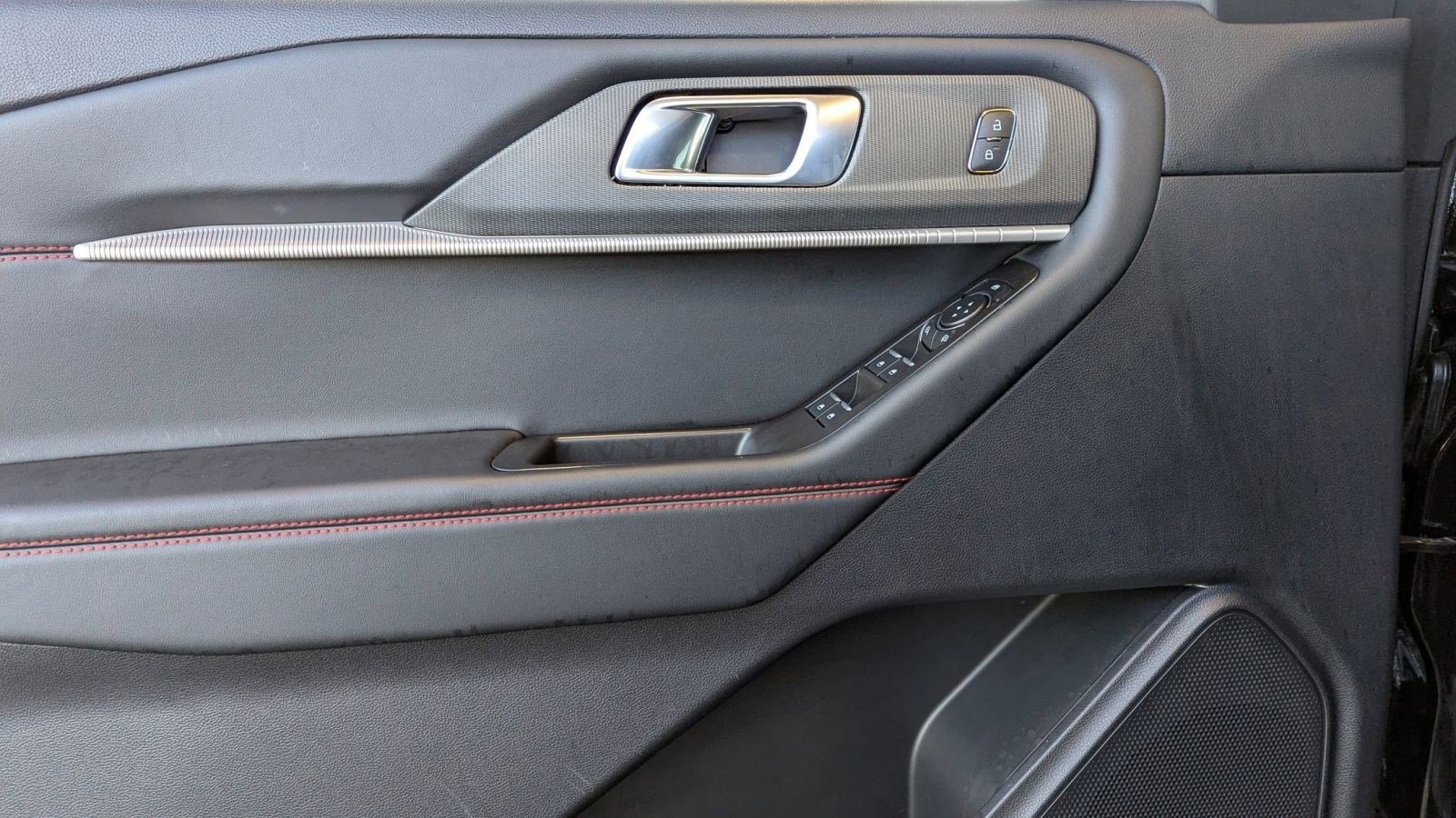 Certified 2025 Ford Explorer ST-Line w/ ST-Line Street Pack image 13