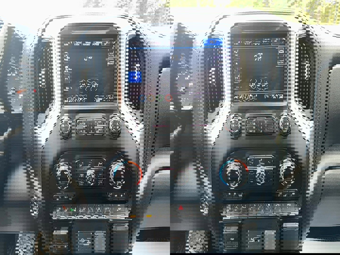 Used 2022 Chevrolet Silverado 2500 LTZ w/ LTZ Plus Package image 15