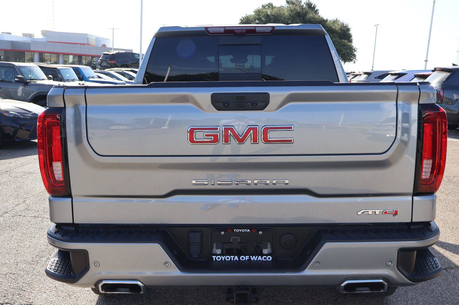 Used 2024 GMC Sierra 1500 AT4 w/ Technology Package AWD/4WD image 4