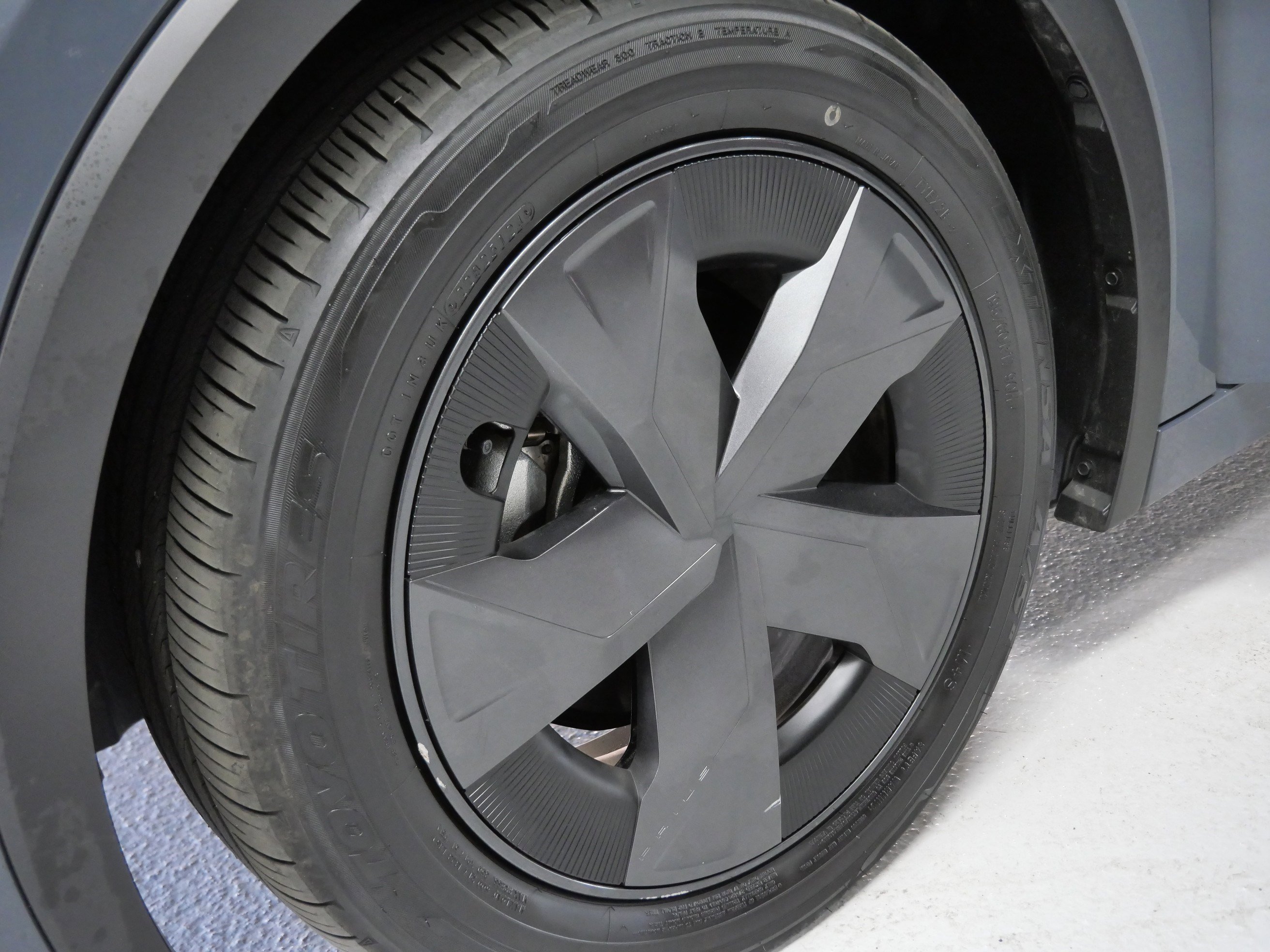 Used 2025 Toyota Prius LE image 16