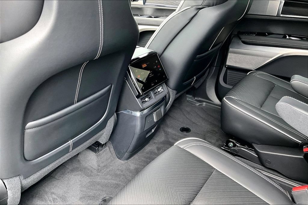 Used 2026 Cadillac Vistiq Platinum w/ LPO, Floor Liner Package AWD/4WD image 10