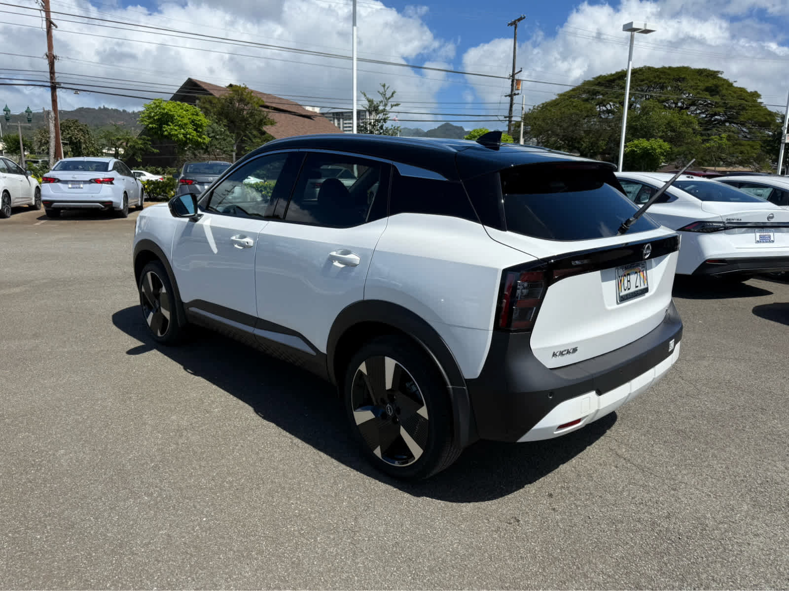 Used 2025 Nissan Kicks SR image 4
