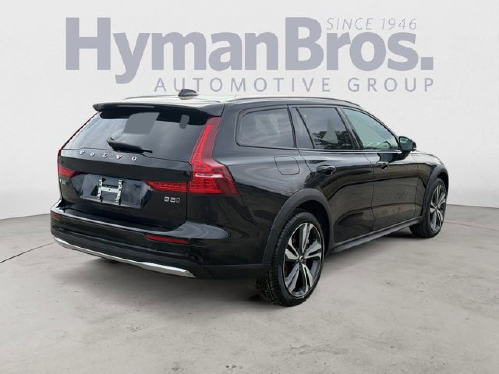 Used 2025 Volvo V60 B5 Cross Country Plus AWD/4WD image 3