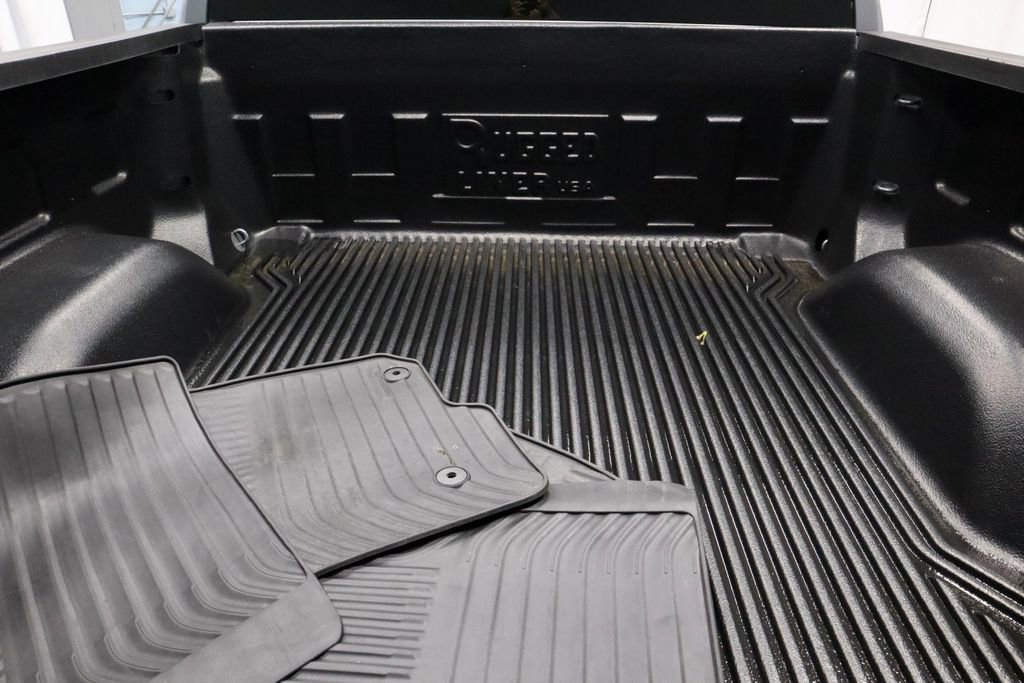 Used 2025 Chevrolet Silverado 1500 LT AWD/4WD image 15