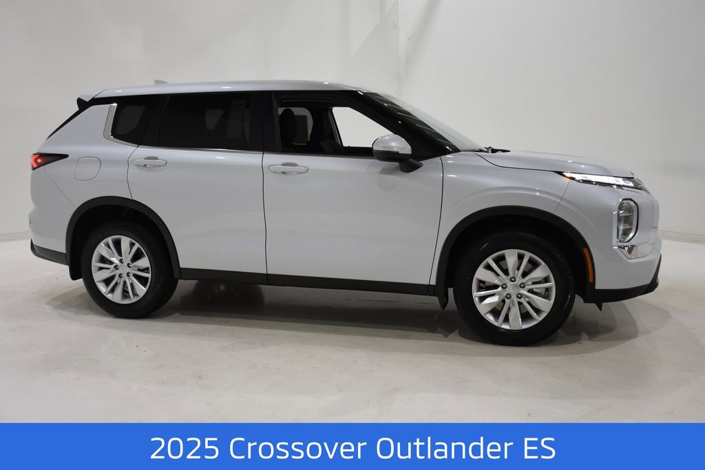 New 2025 Mitsubishi Outlander ES image 4
