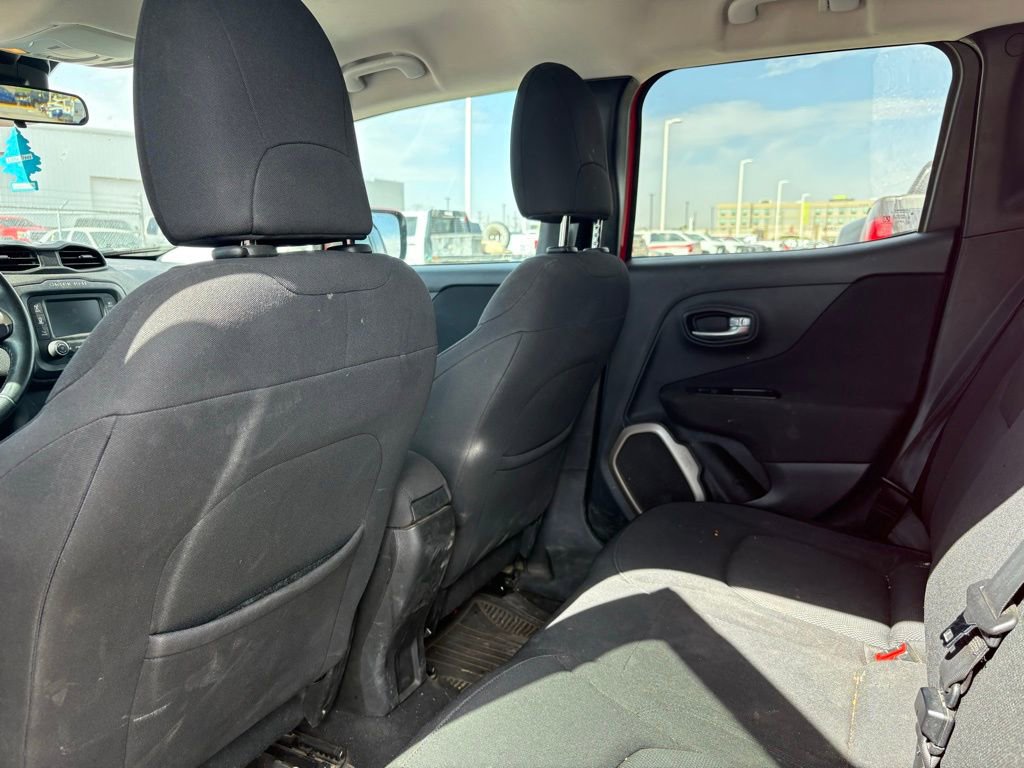 Used 2017 Jeep Renegade Latitude FWD image 8