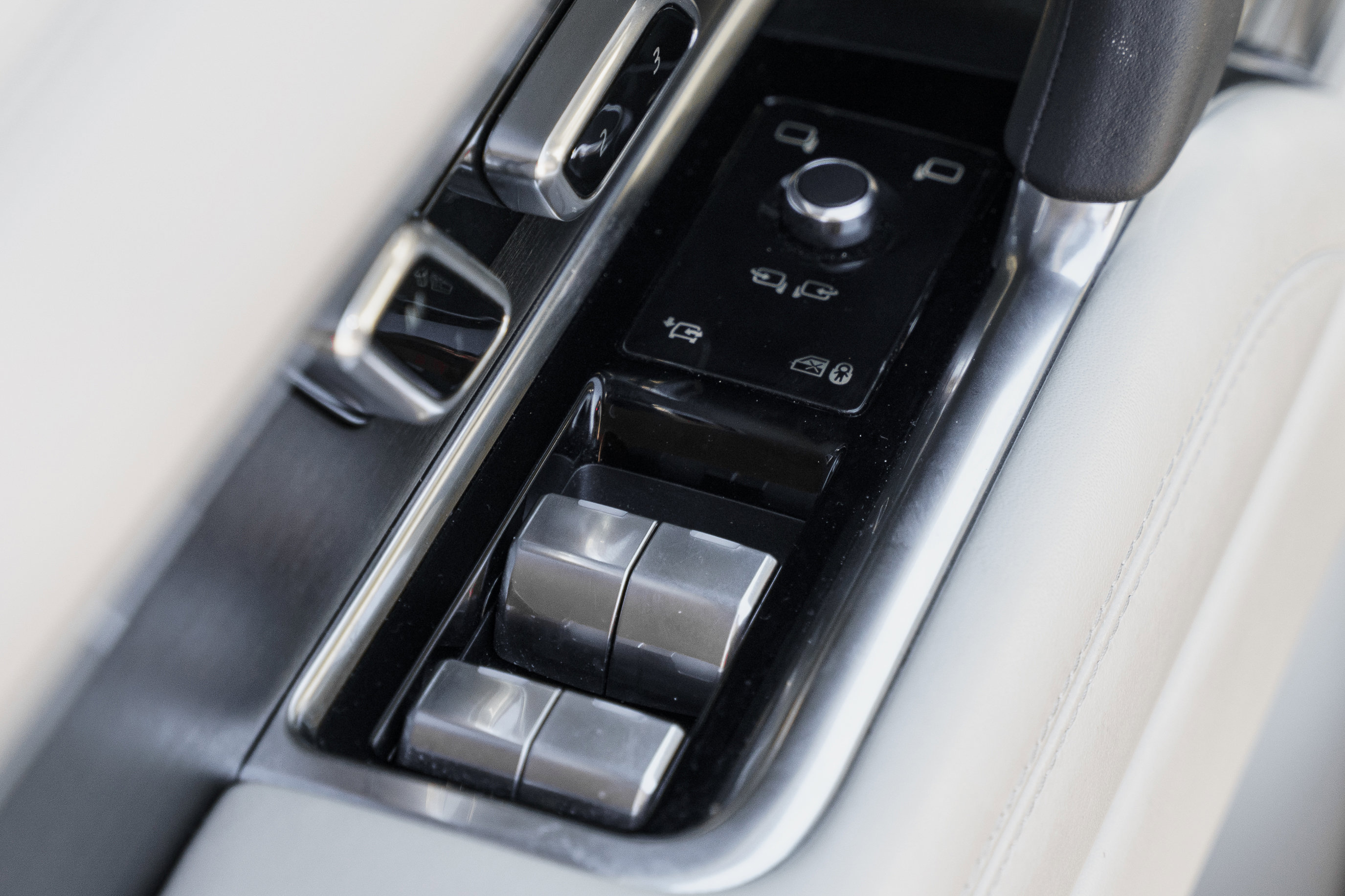 Used 2023 Land Rover Range Rover SE image 23