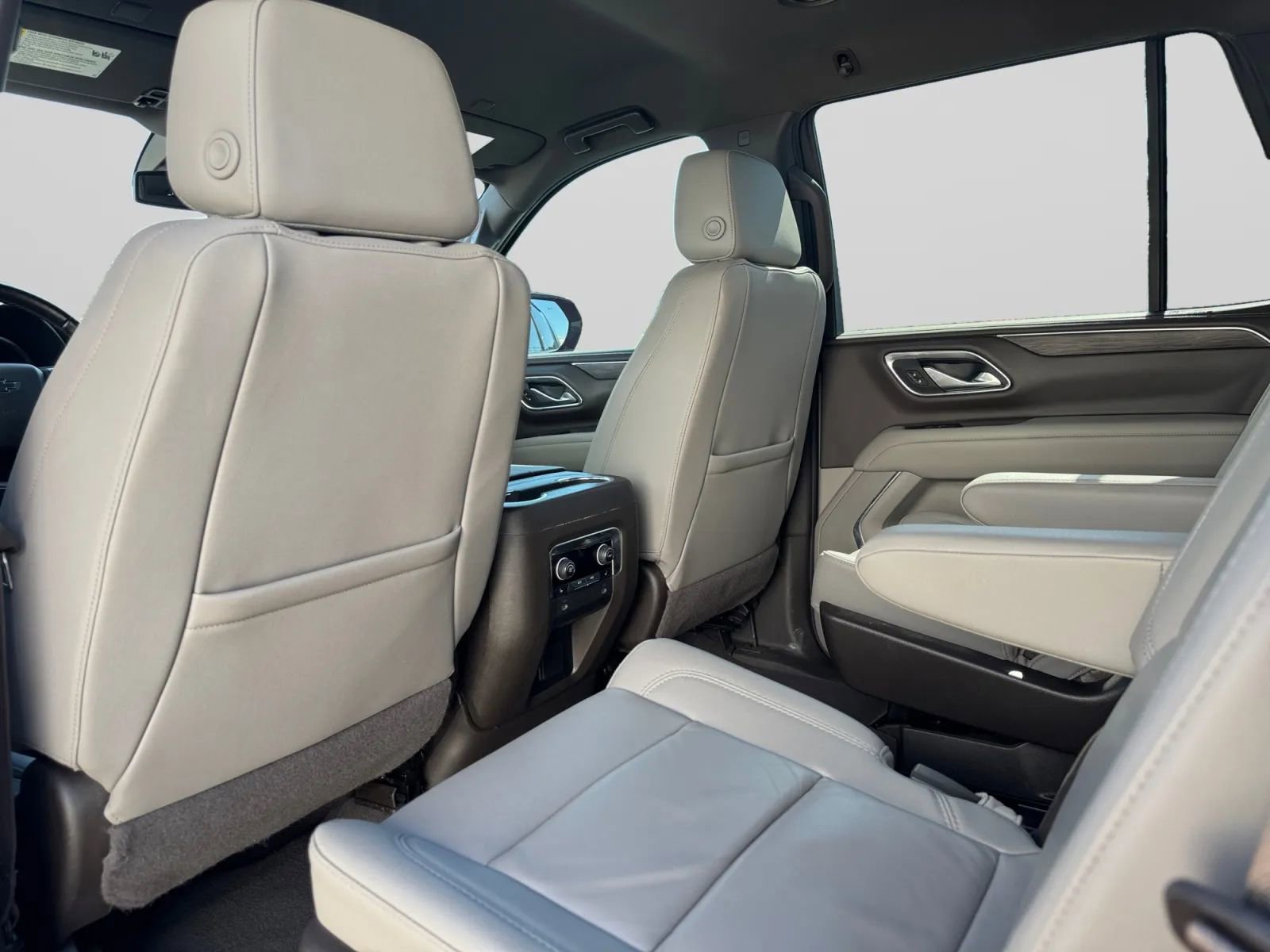 Used 2023 Chevrolet Tahoe Z71 w/ Luxury Package AWD/4WD image 27