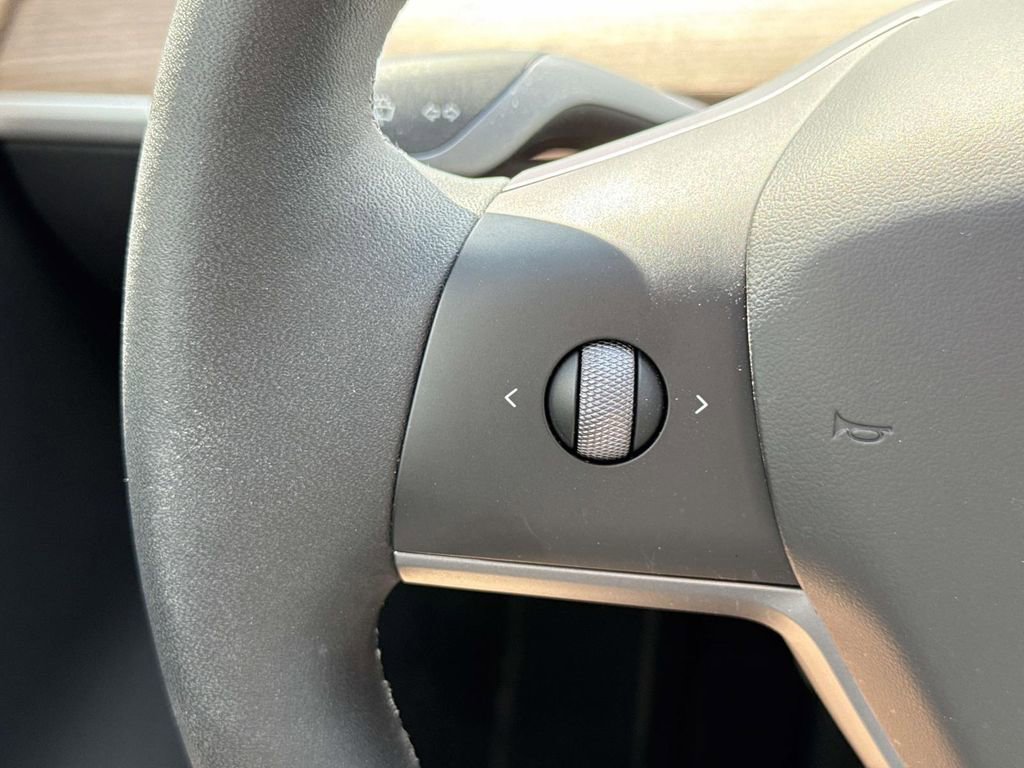 Used 2025 Tesla Model Y Performance AWD/4WD image 36