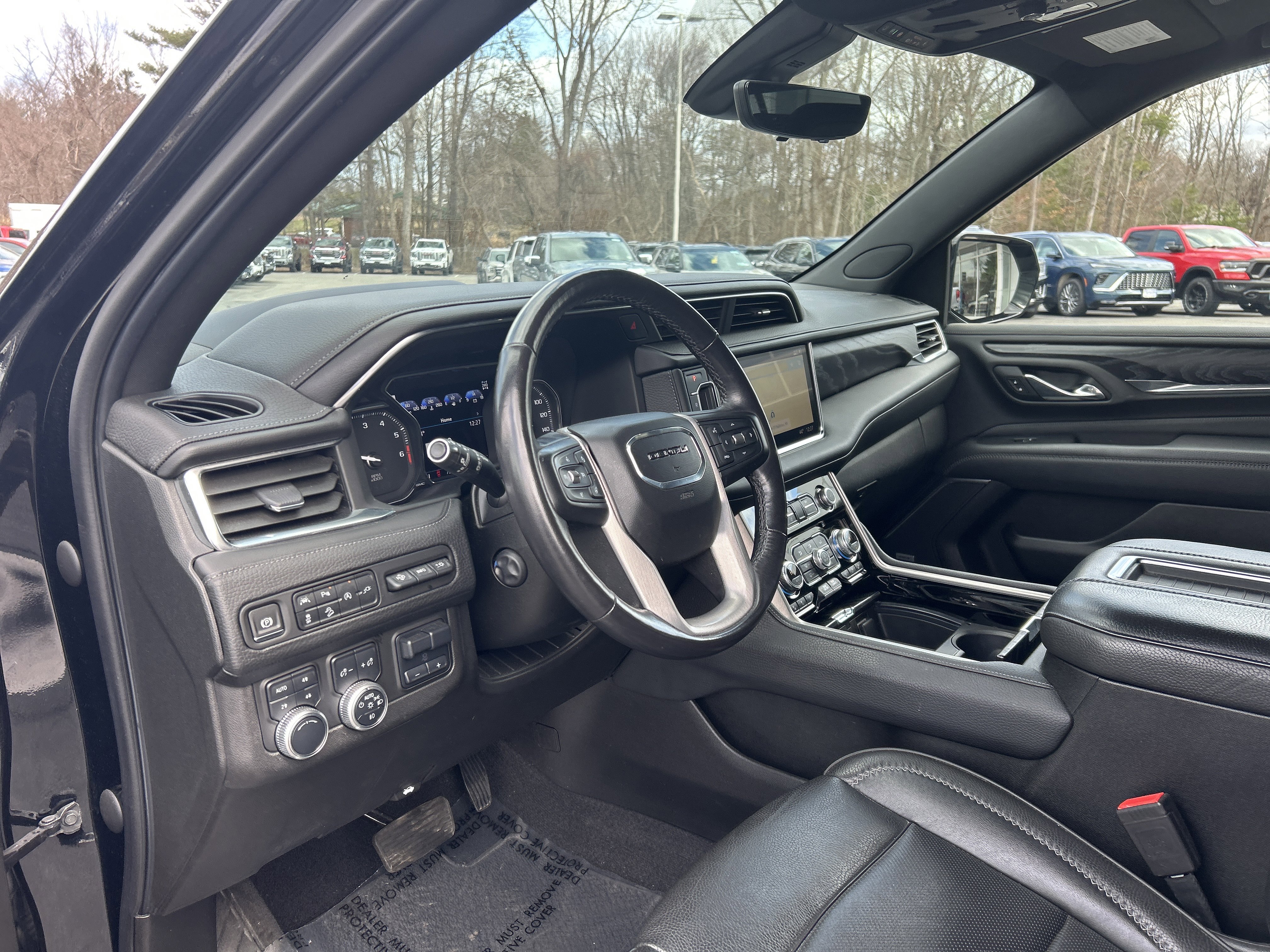 Used 2021 GMC Yukon Denali w/ Denali Premium Package image 16