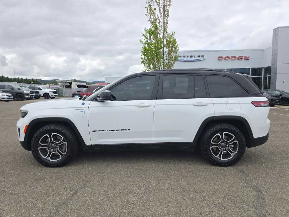 Used 2023 Jeep Grand Cherokee Trailhawk AWD/4WD image 2
