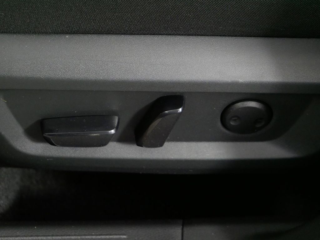 Used 2024 Nissan Rogue SV image 22