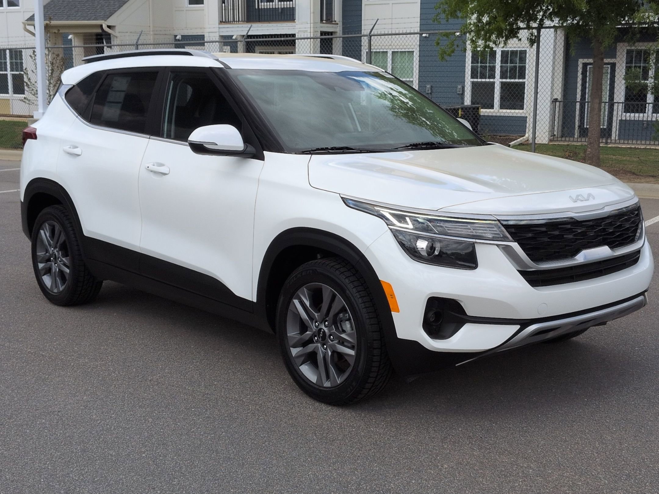 Used 2023 Kia Seltos S w/ Navigation Package FWD image 1