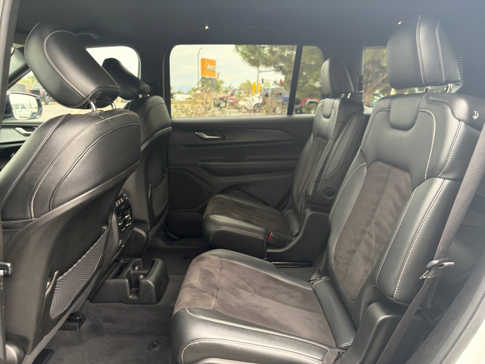 Used 2023 Jeep Grand Cherokee L Laredo AWD/4WD image 16
